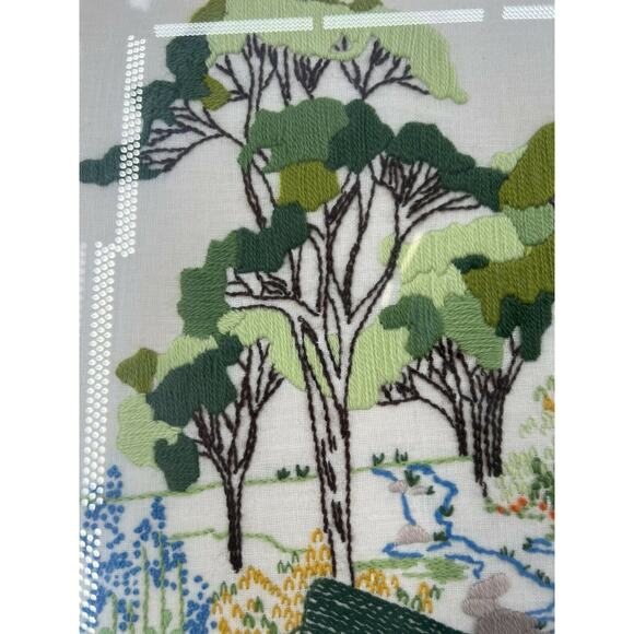 Vintage Crewel Needlepoint Gramercy Park Spinnerin Faux Bamboo Frame Finished - Picture 9 of 11